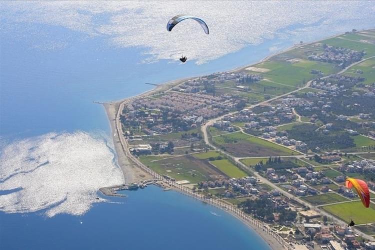 Ingiliz Baskan Yamac Parasutu Yapti Bodrum Un Lider Haber Merkezi